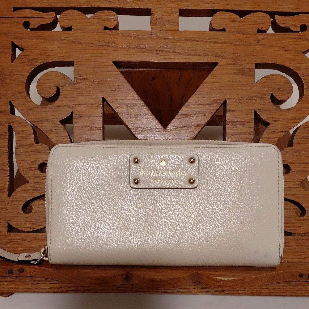 Cream Wallet Minimalist Zip Around Design